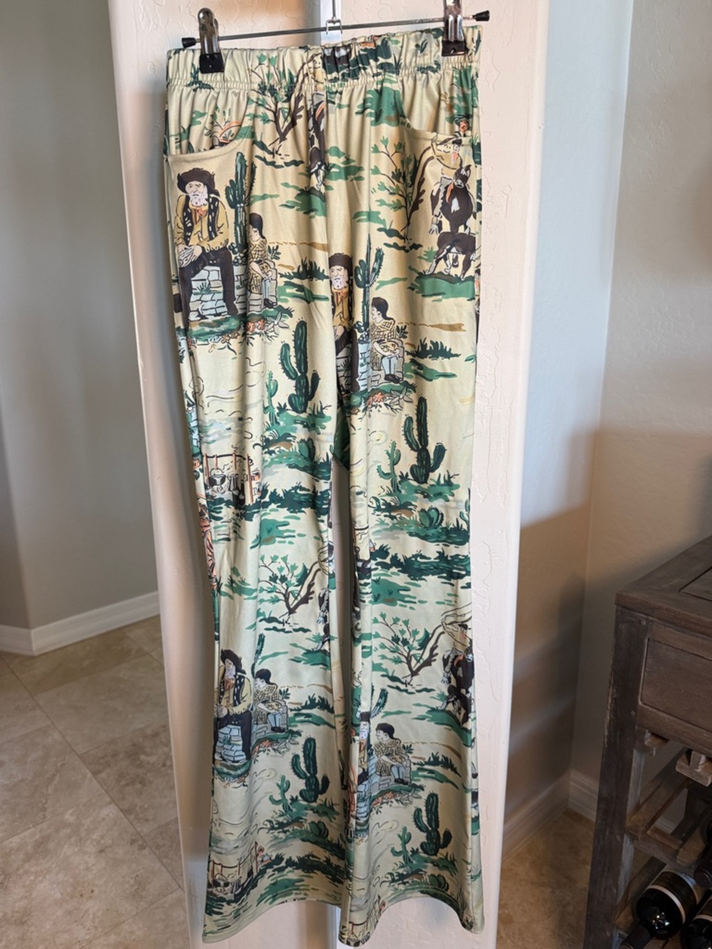 Women's Cream Desert-Print Jogger Pants